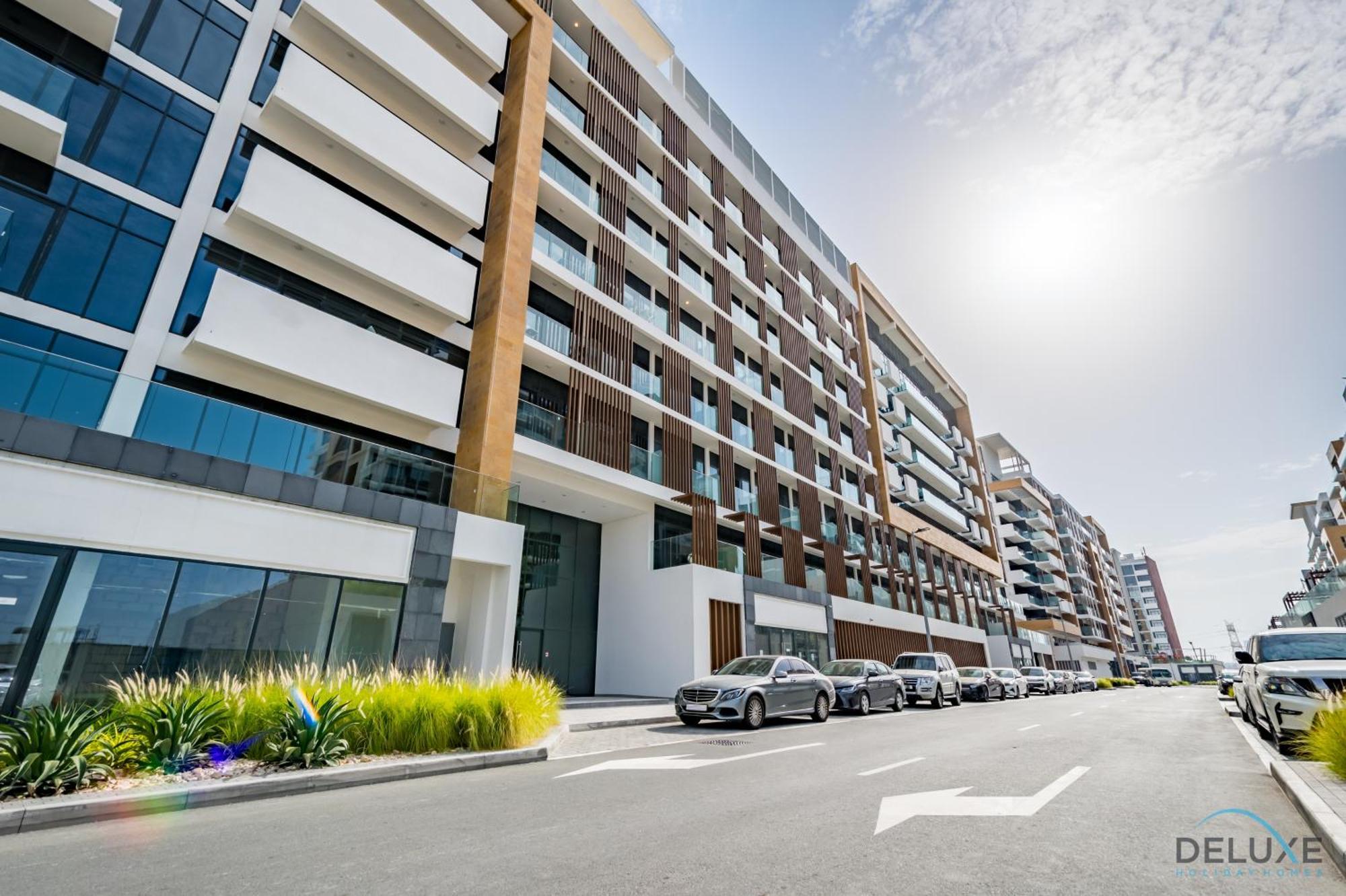 Apartment Decent 1br At Azizi Riviera 17, Al Merkadh By Deluxe Homes Dubai